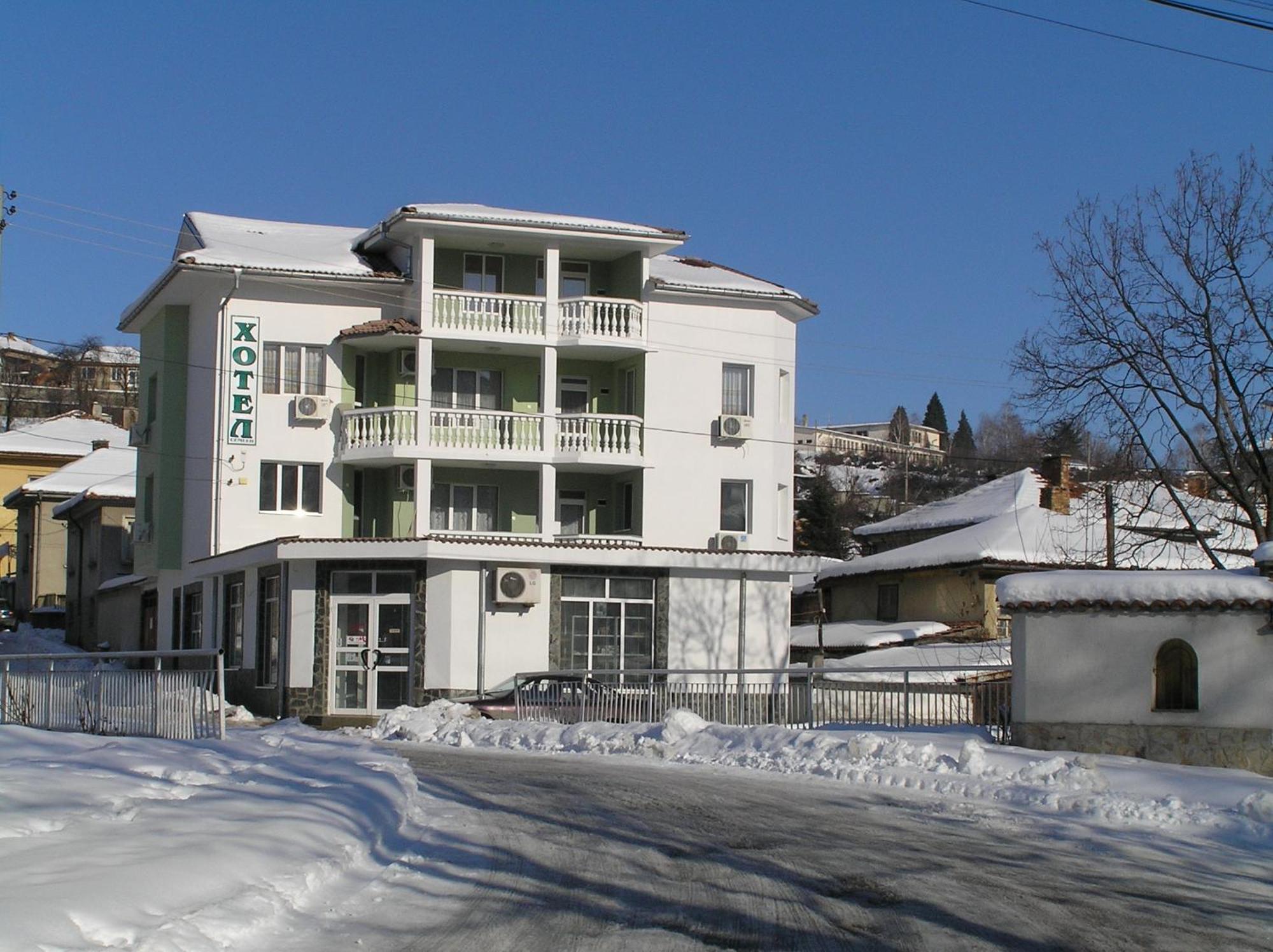 Karadzhovy Guest House Kalofer Exterior foto