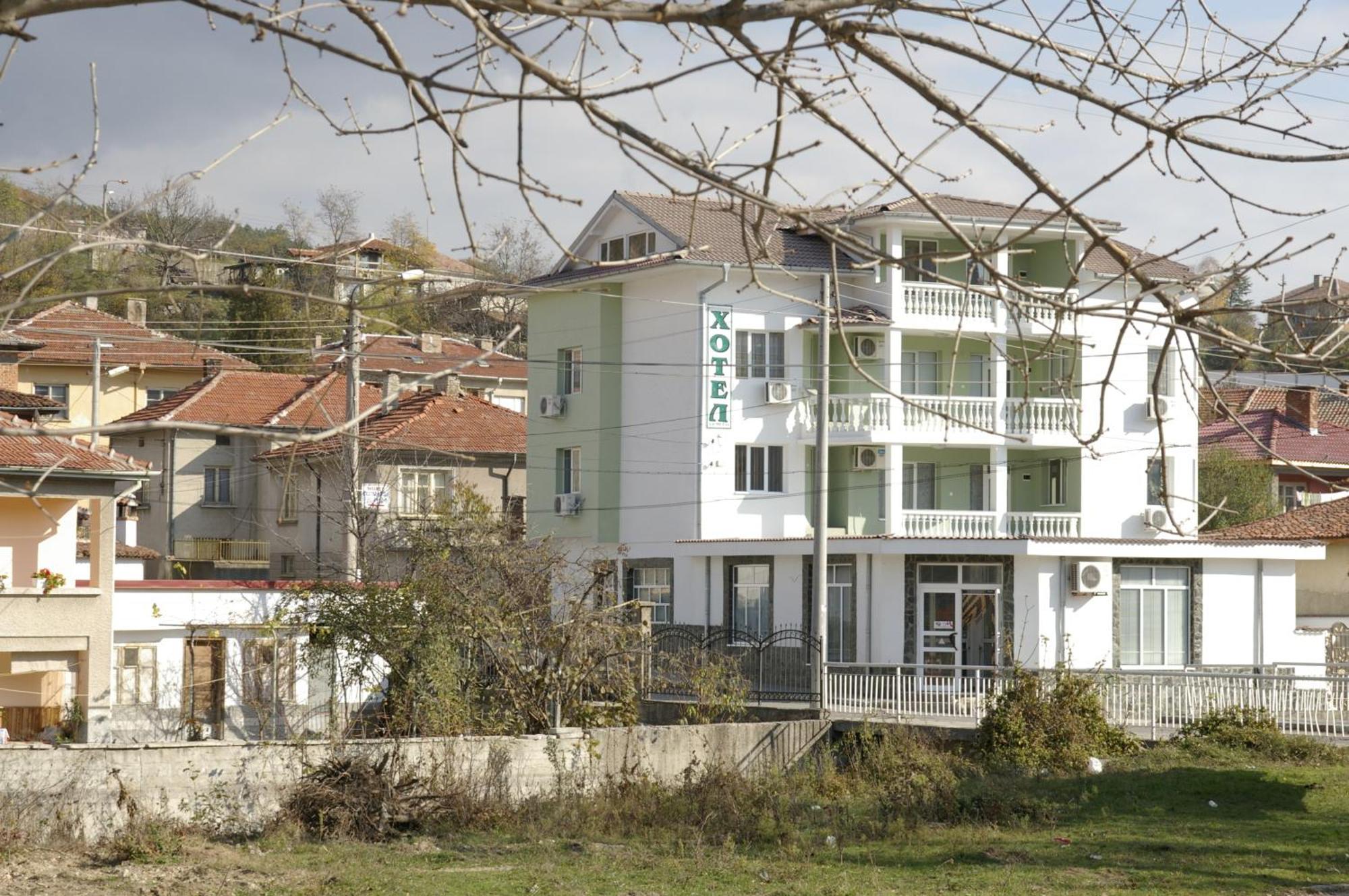 Karadzhovy Guest House Kalofer Exterior foto