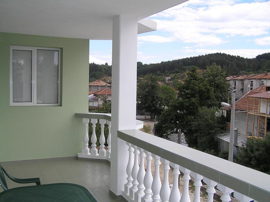 Karadzhovy Guest House Kalofer Cameră foto
