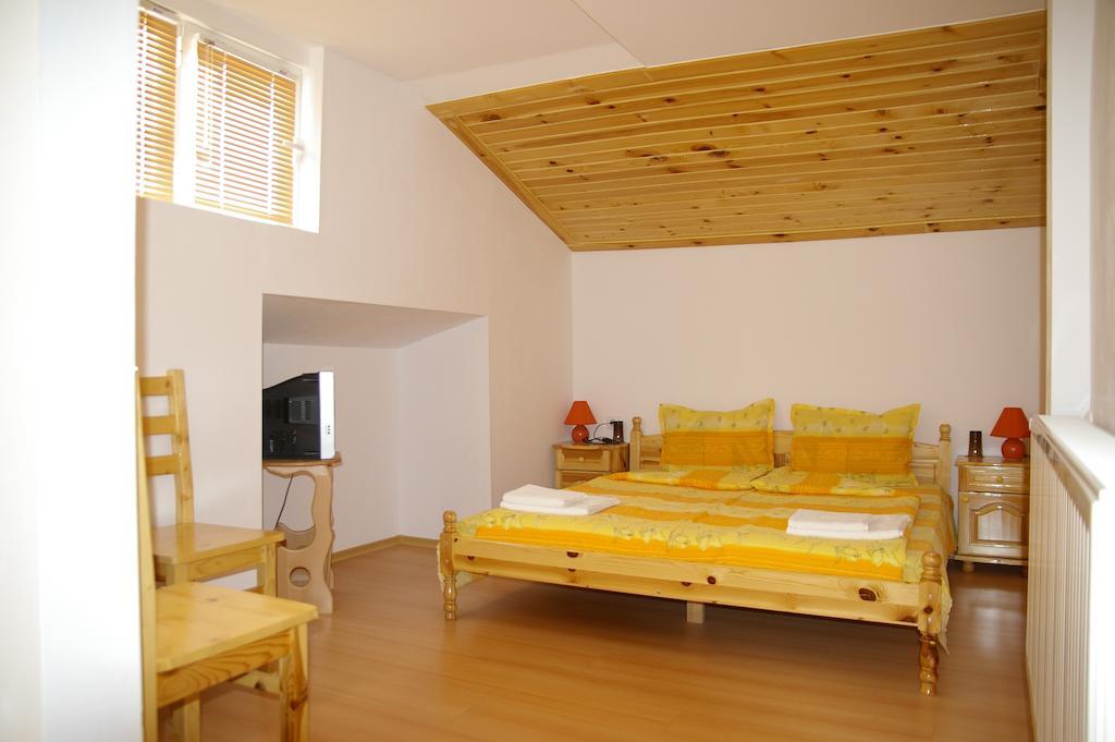 Karadzhovy Guest House Kalofer Cameră foto