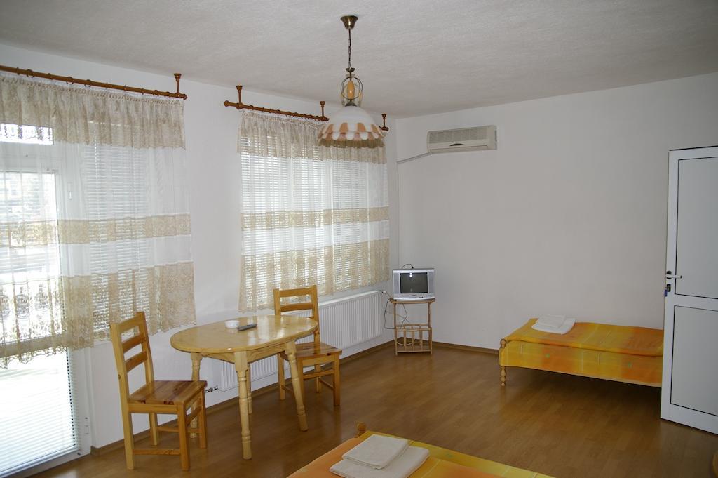Karadzhovy Guest House Kalofer Cameră foto