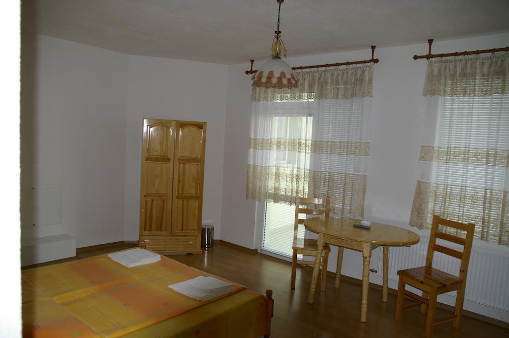 Karadzhovy Guest House Kalofer Cameră foto
